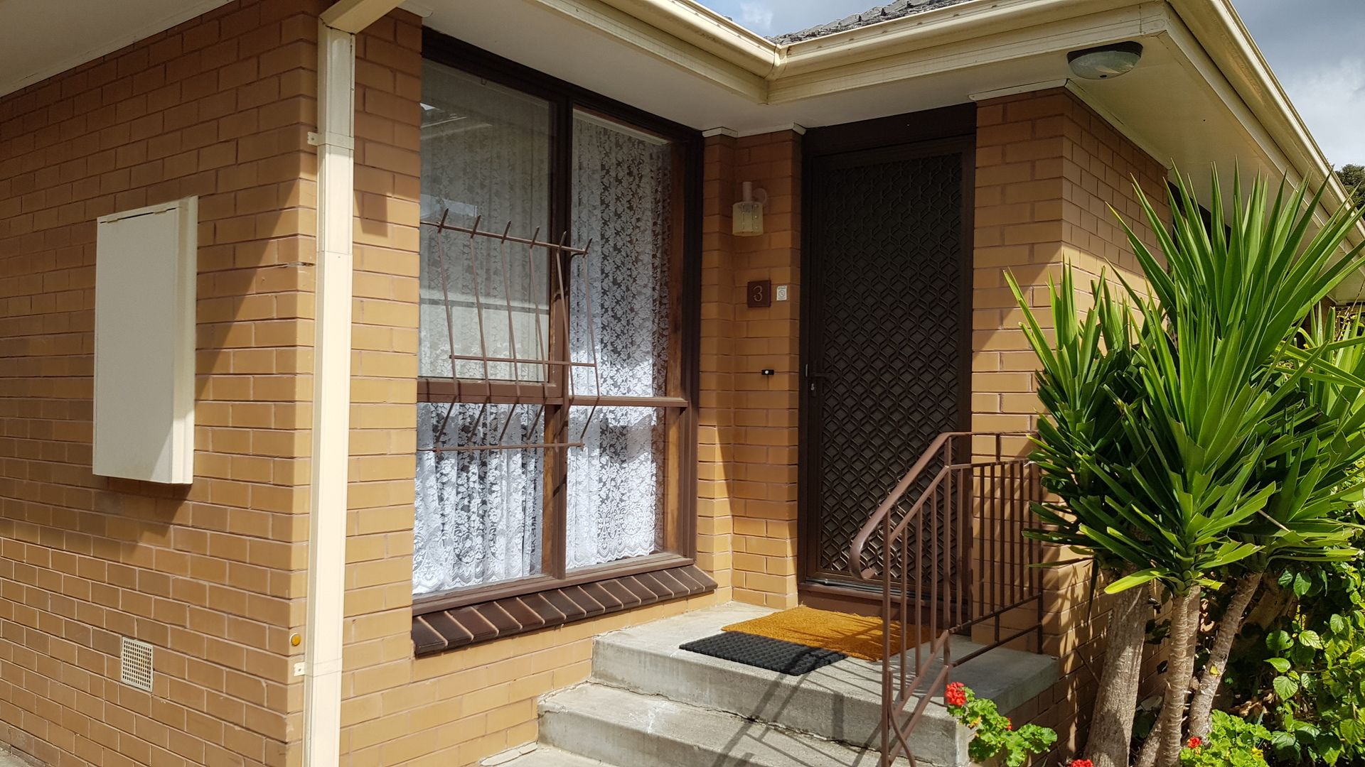 2 bedrooms Apartment / Unit / Flat in 3/21 Rowell Ave CAMBERWELL VIC, 3124
