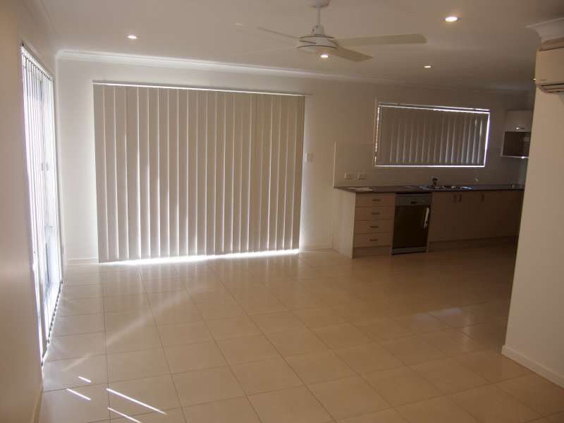 1/23 River Breeze Drive, Griffin QLD 4503, Image 2