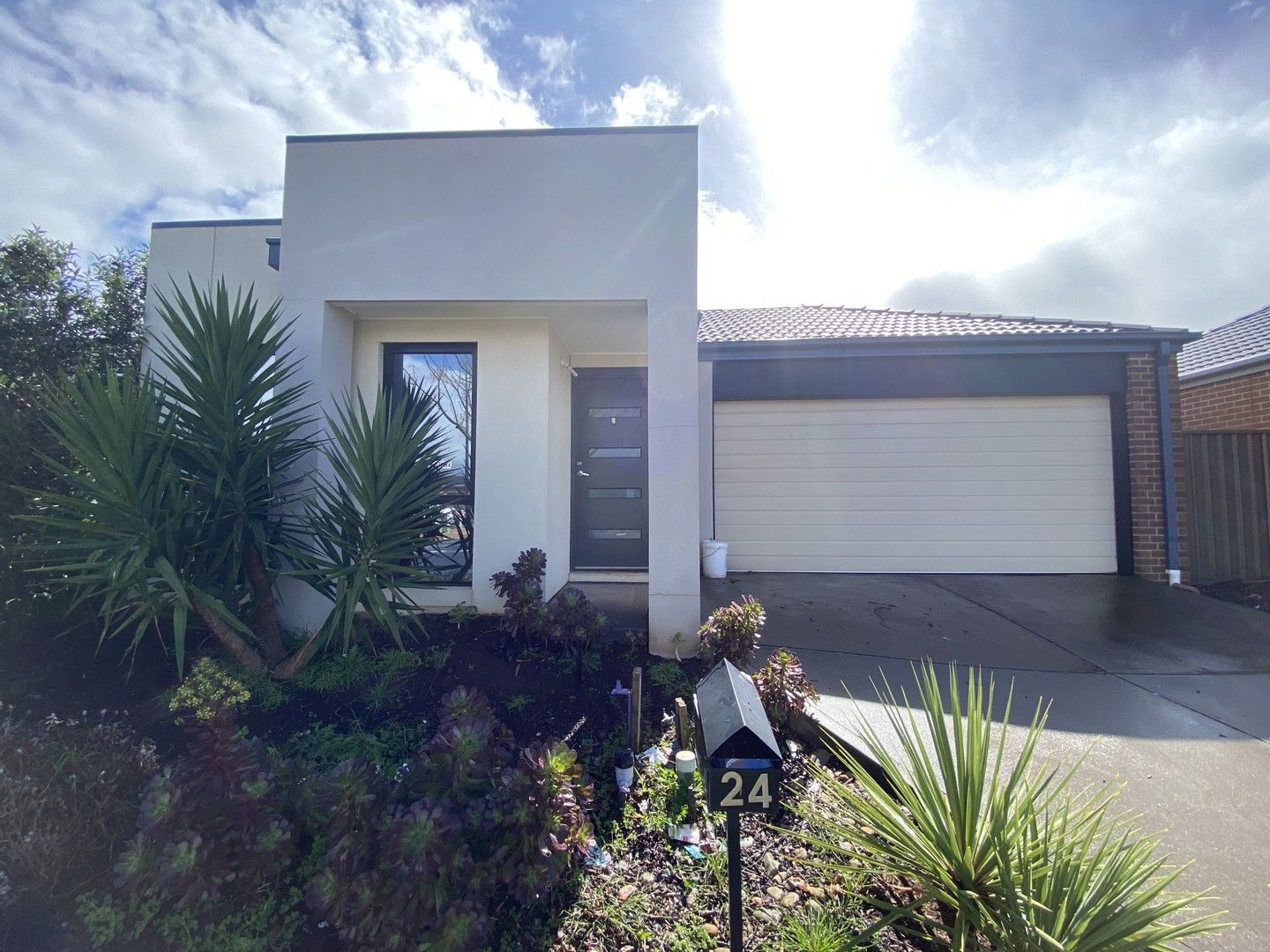 3 bedrooms House in 24 Avebury Drive COBBLEBANK VIC, 3338