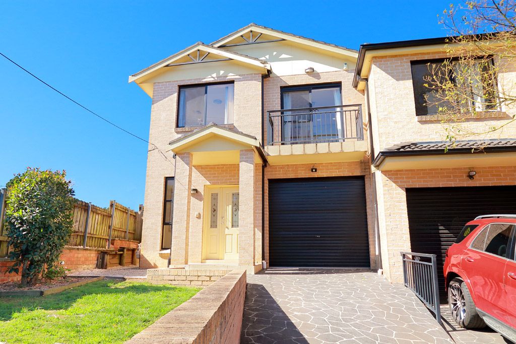 4 bedrooms Semi-Detached in 2/148C Bettington Road OATLANDS NSW, 2117