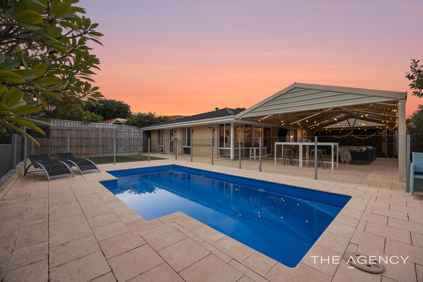 5 bedrooms House in 17 Harvey Crescent KARDINYA WA, 6163