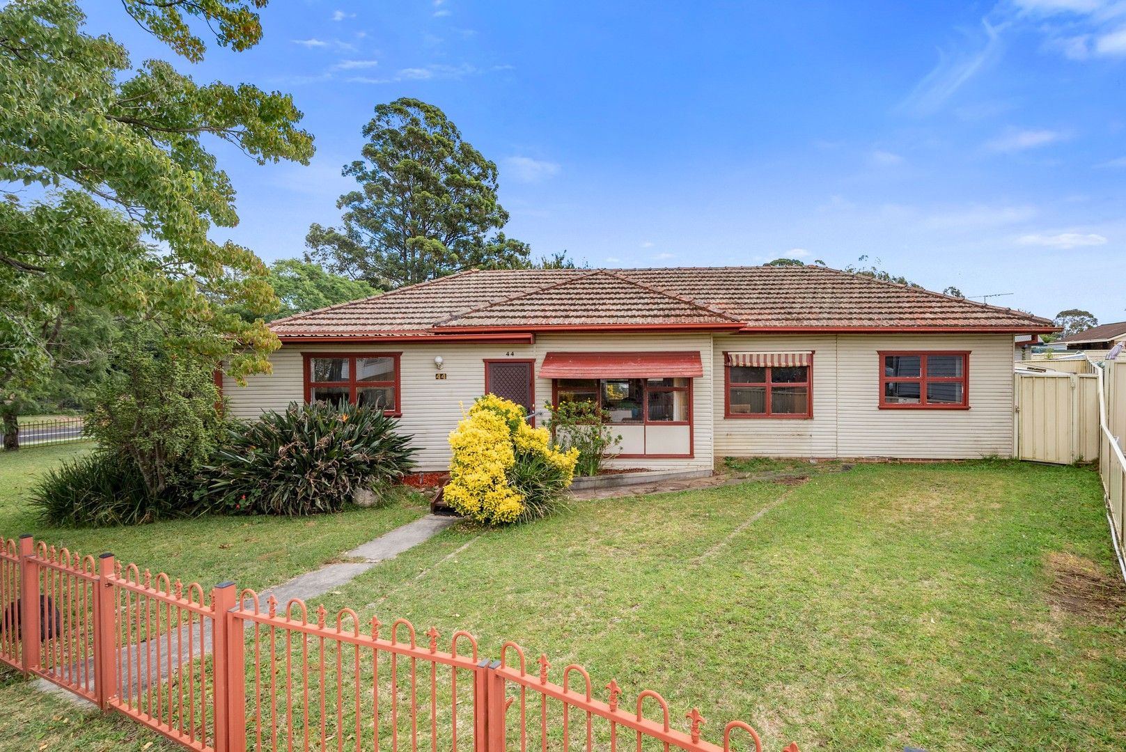 44 Wattle Avenue, Macquarie Fields NSW 2564, Image 2