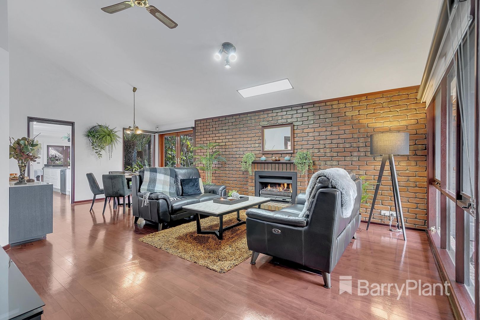 1 Avonmore Close, Mill Park VIC 3082, Image 2