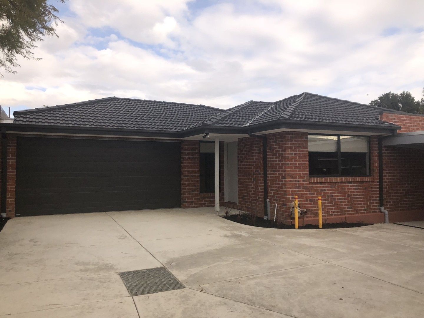 3 bedrooms Apartment / Unit / Flat in 2/19 Jacaranda Street DOVETON VIC, 3177