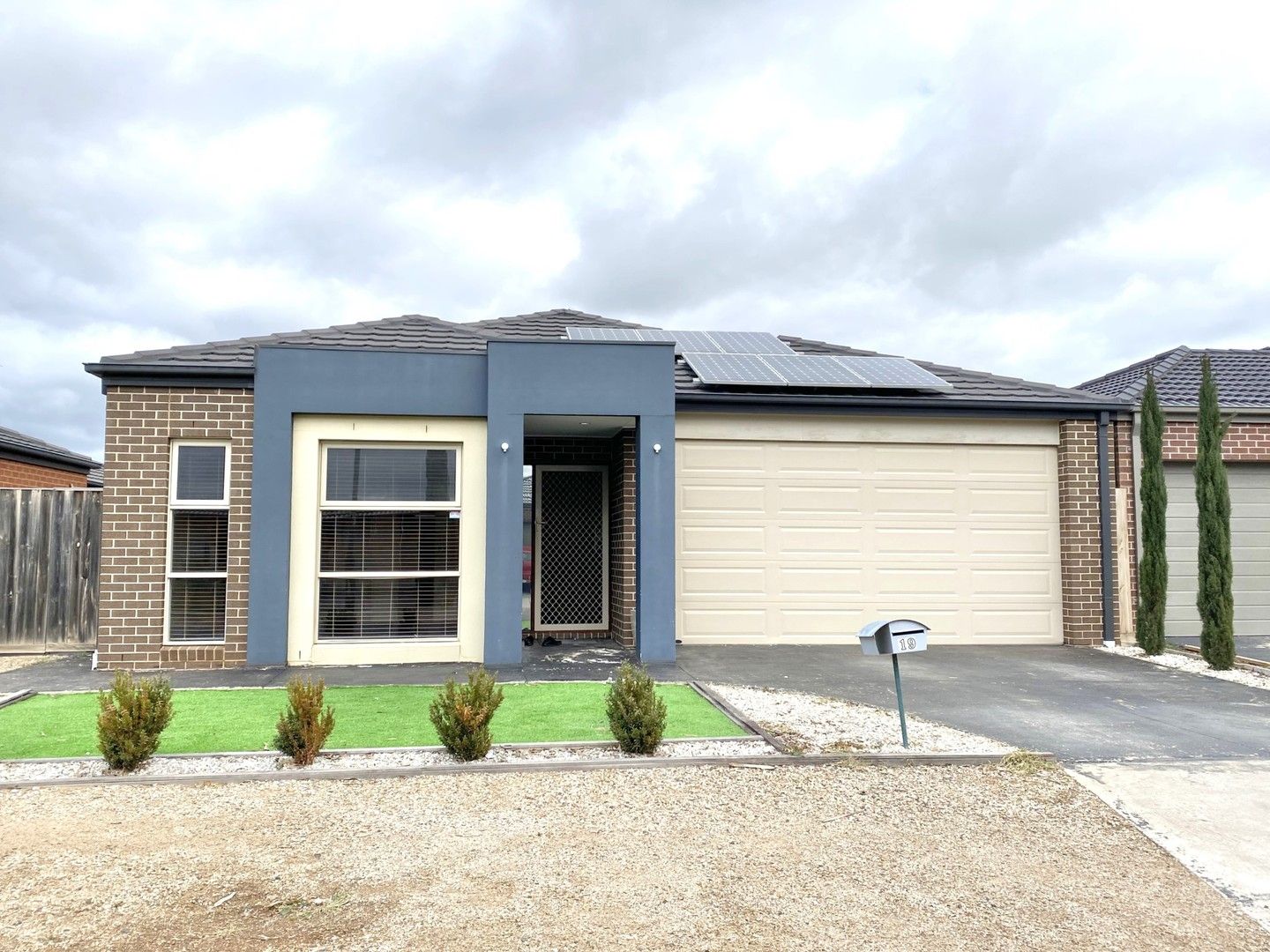 3 bedrooms House in 19 Nantha Way BROOKFIELD VIC, 3338