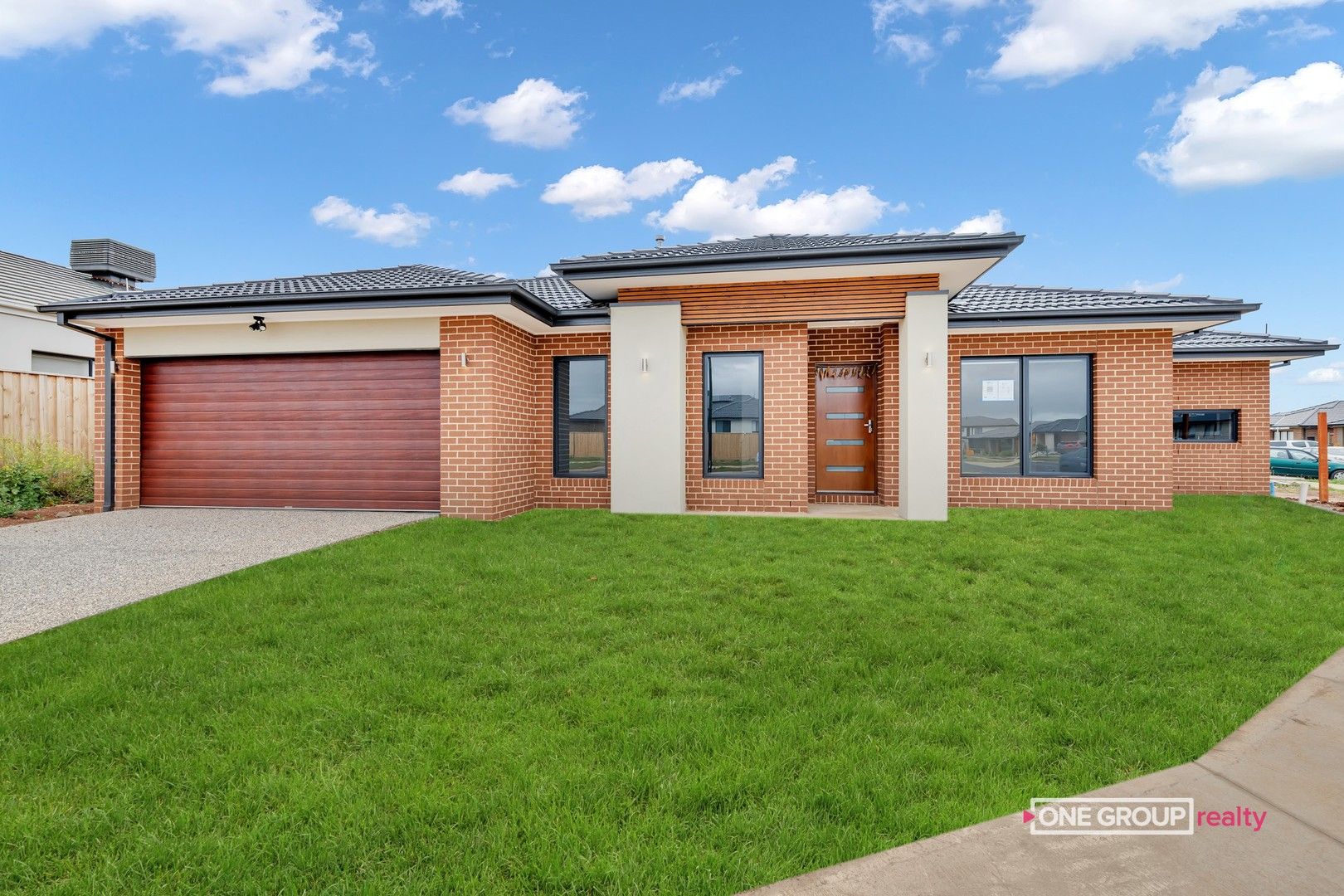 4 bedrooms House in 2 Morningside Drive THORNHILL PARK VIC, 3335