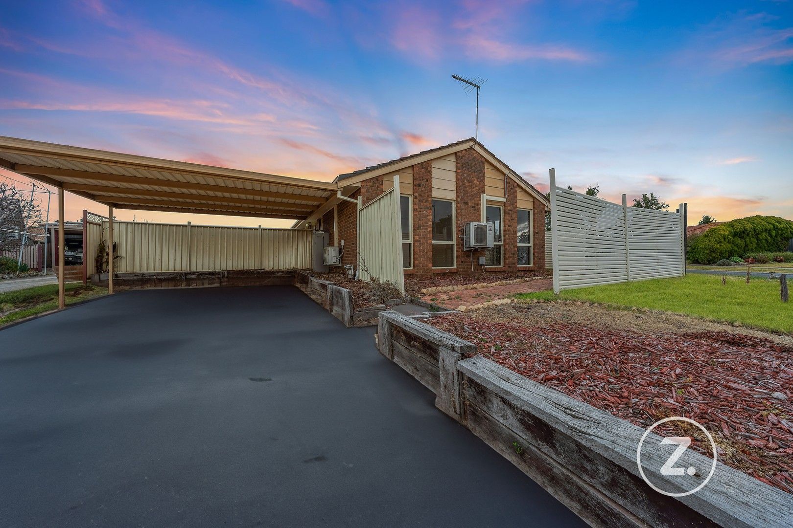3 bedrooms House in 4 Pinnacle Crescent BROOKFIELD VIC, 3338