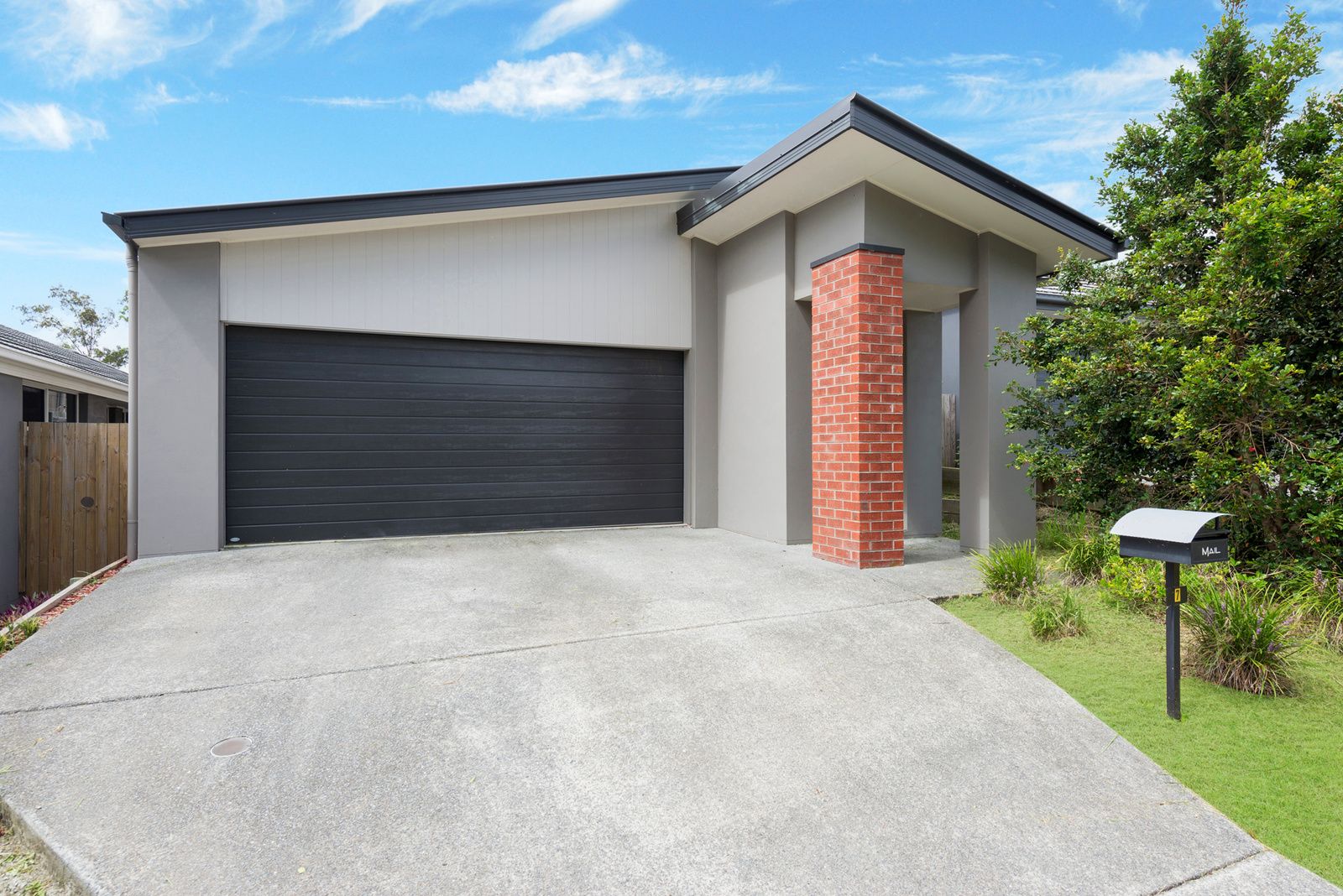 4 bedrooms House in 7 Caulfield Court PIMPAMA QLD, 4209