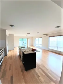 Central Location Spacious Single Storey 4 bedrooms Family Home - Widok 4