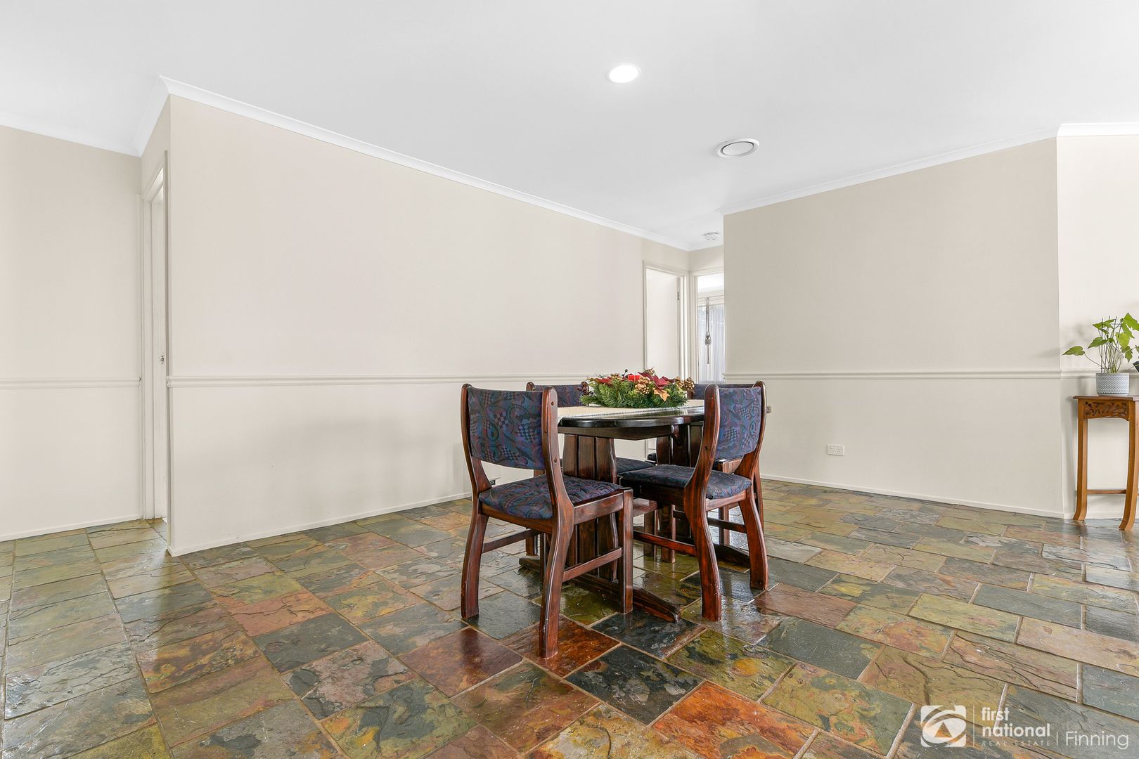 12 Comte Close, Cranbourne West VIC 3977, Image 2