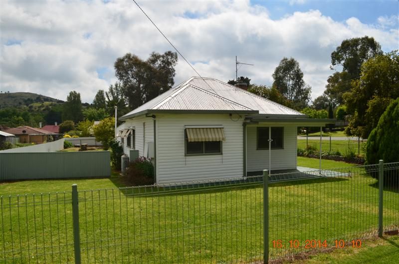 68 Lockhart Street, ADELONG NSW 2729, Image 1