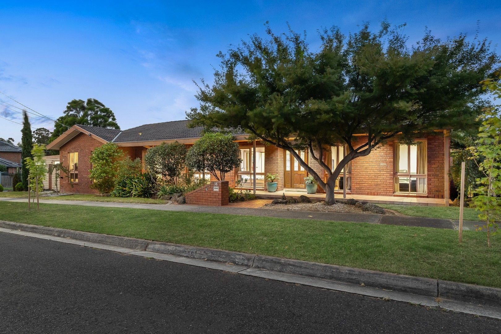 4 bedrooms House in 38 Somerset Drive DANDENONG NORTH VIC, 3175