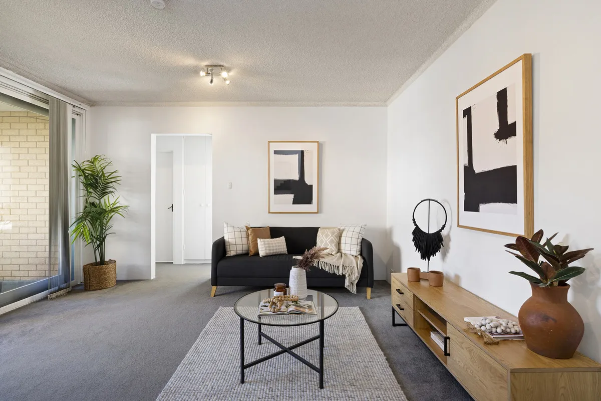 Spacious & Peaceful Apartment Overlooking Resort-Style Pool, Croydon Park