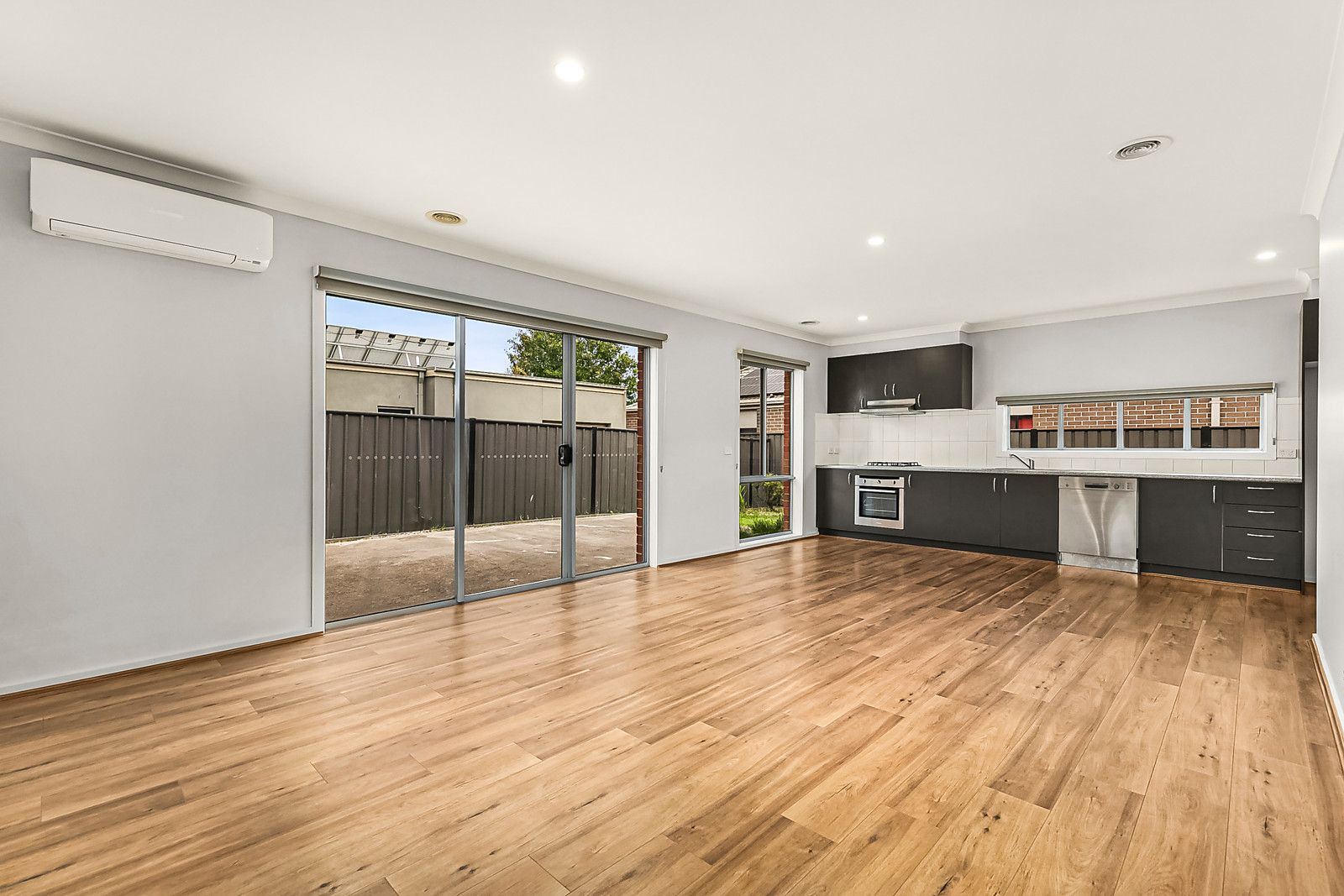 8 Lambourne Lane, Craigieburn VIC 3064, Image 2