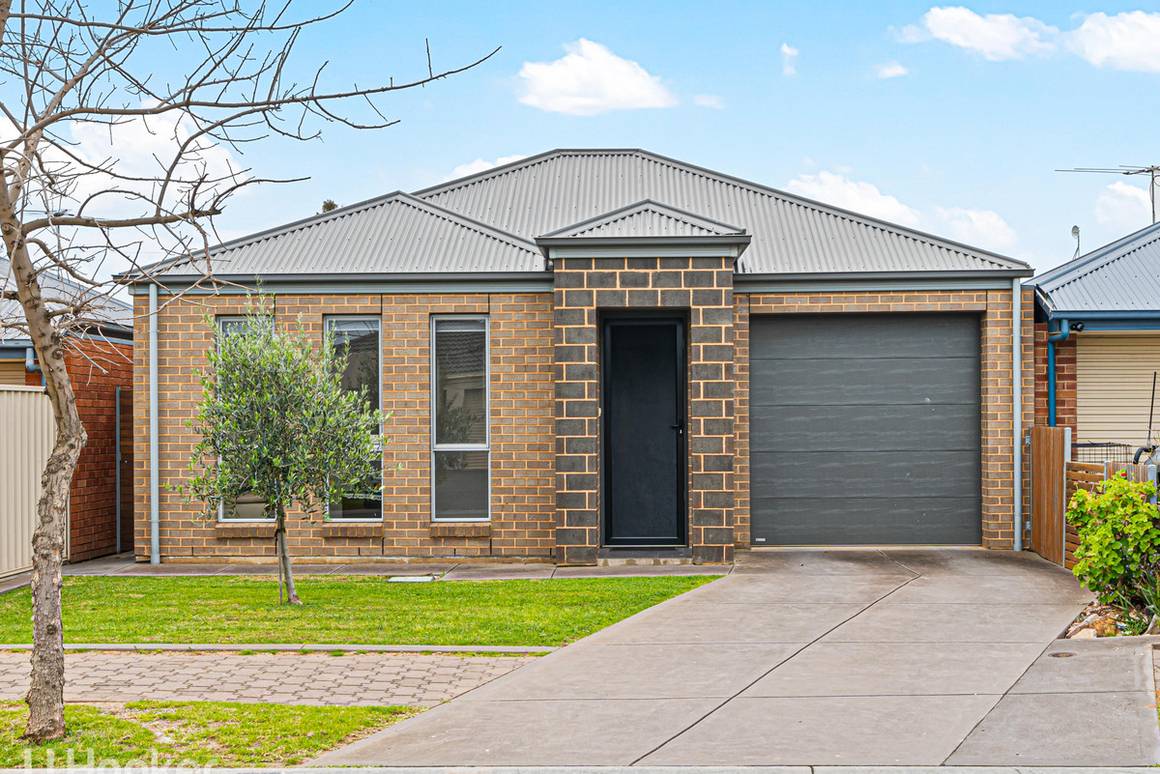 Picture of 10 Wood Street, PARAFIELD GARDENS SA 5107