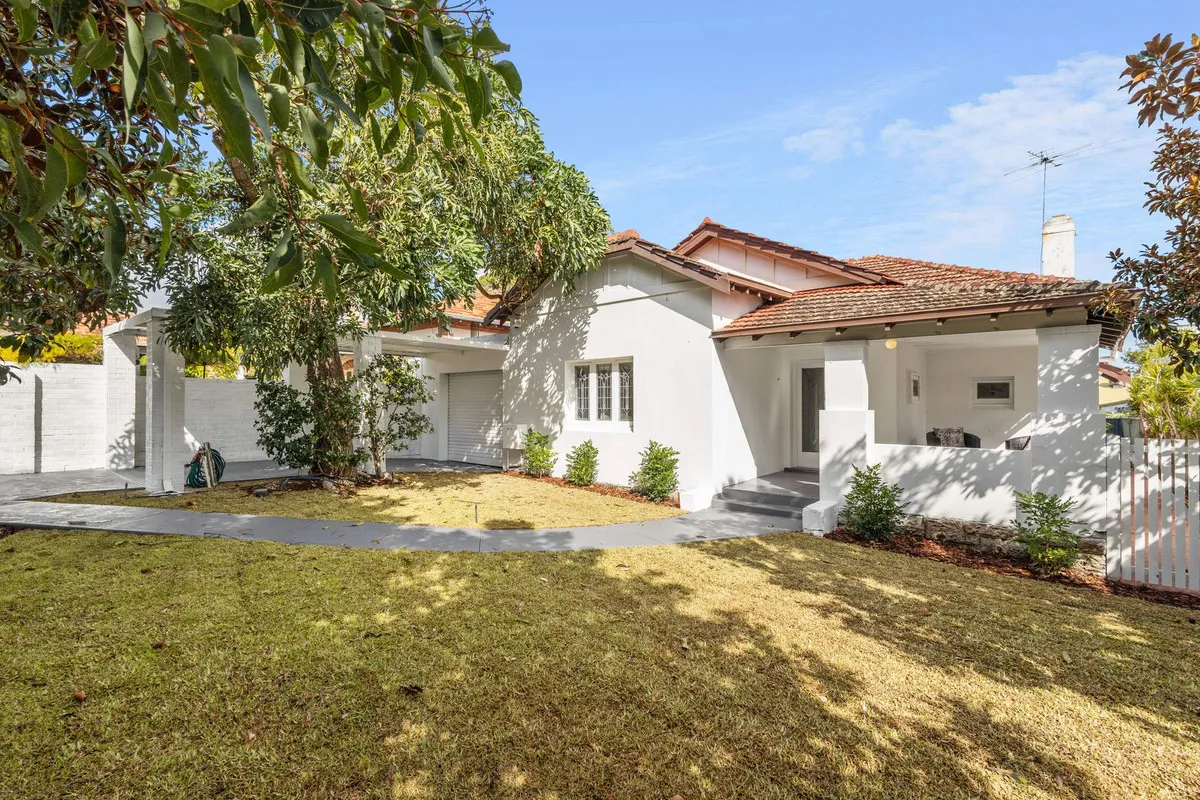 Charming 4x1 Home in Sought-After Wembley Location, Wembley
