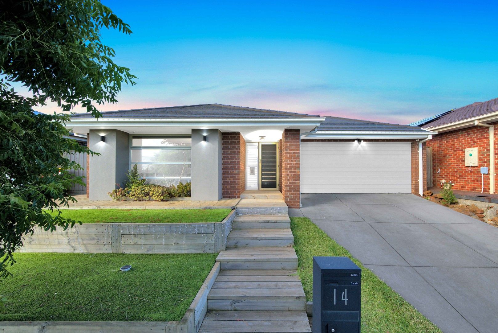 4 bedrooms House in 14 Honeyblossom Street MANOR LAKES VIC, 3024