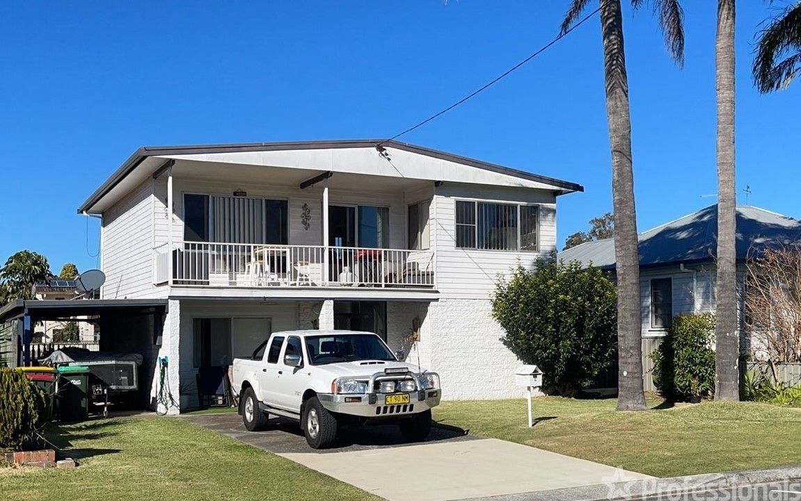 4 bedrooms House in 8 Baird Street TUNCURRY NSW, 2428