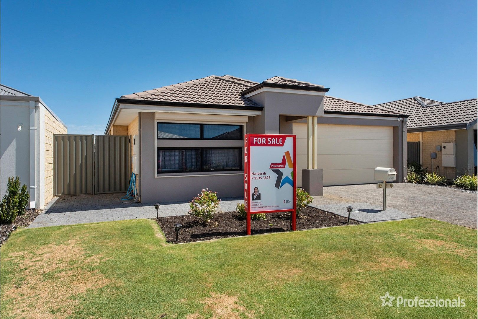 4 bedrooms House in 12 Harvey Crescent SOUTH YUNDERUP WA, 6208