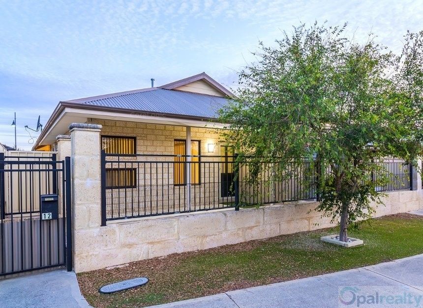 4 bedrooms House in 12 Cheney Loop SECRET HARBOUR WA, 6173