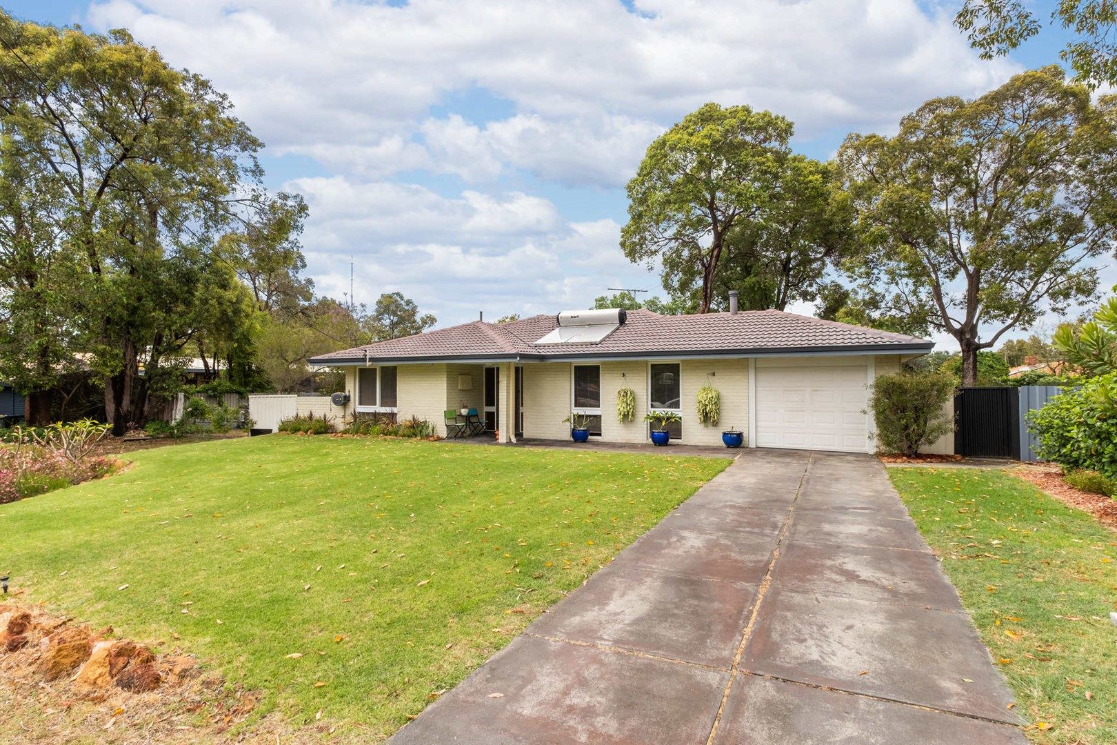 26 Wyuna Crescent, Lesmurdie WA 6076, Image 0