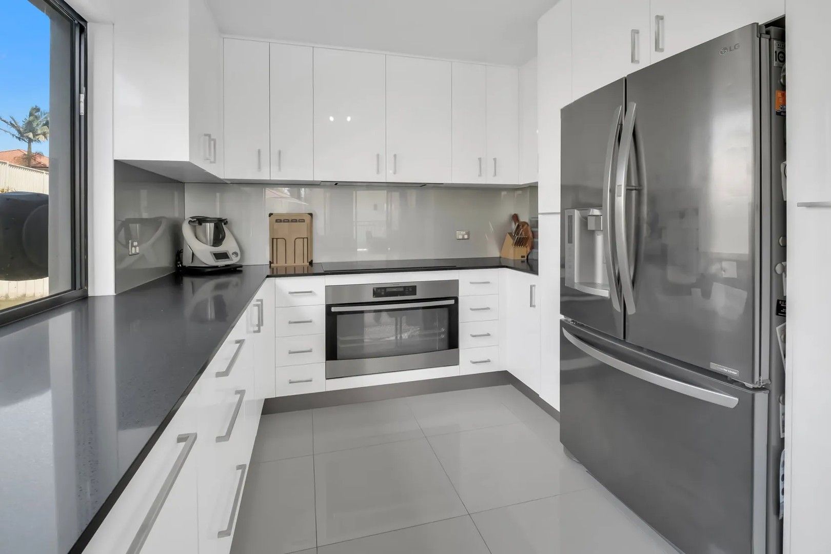 4 bedrooms House in 27 Tanzen Drive ARUNDEL QLD, 4214