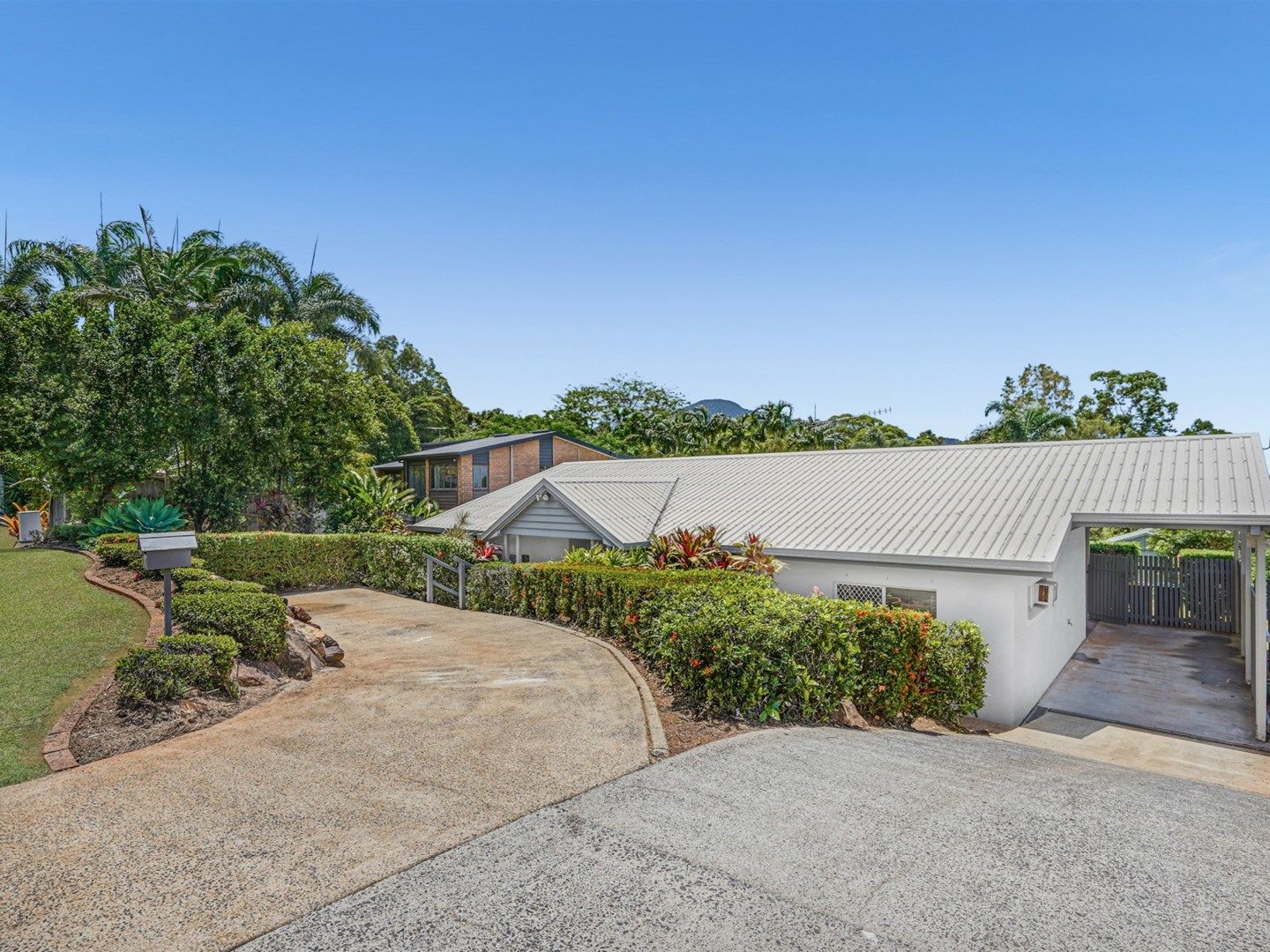 12 Eugenia Crescent, Redlynch QLD 4870