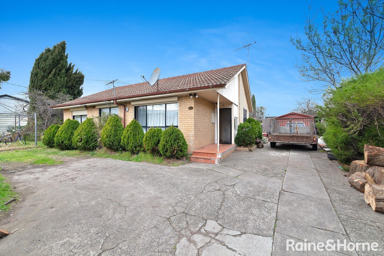 3 bedrooms House in 469 Barry Road DALLAS VIC, 3047