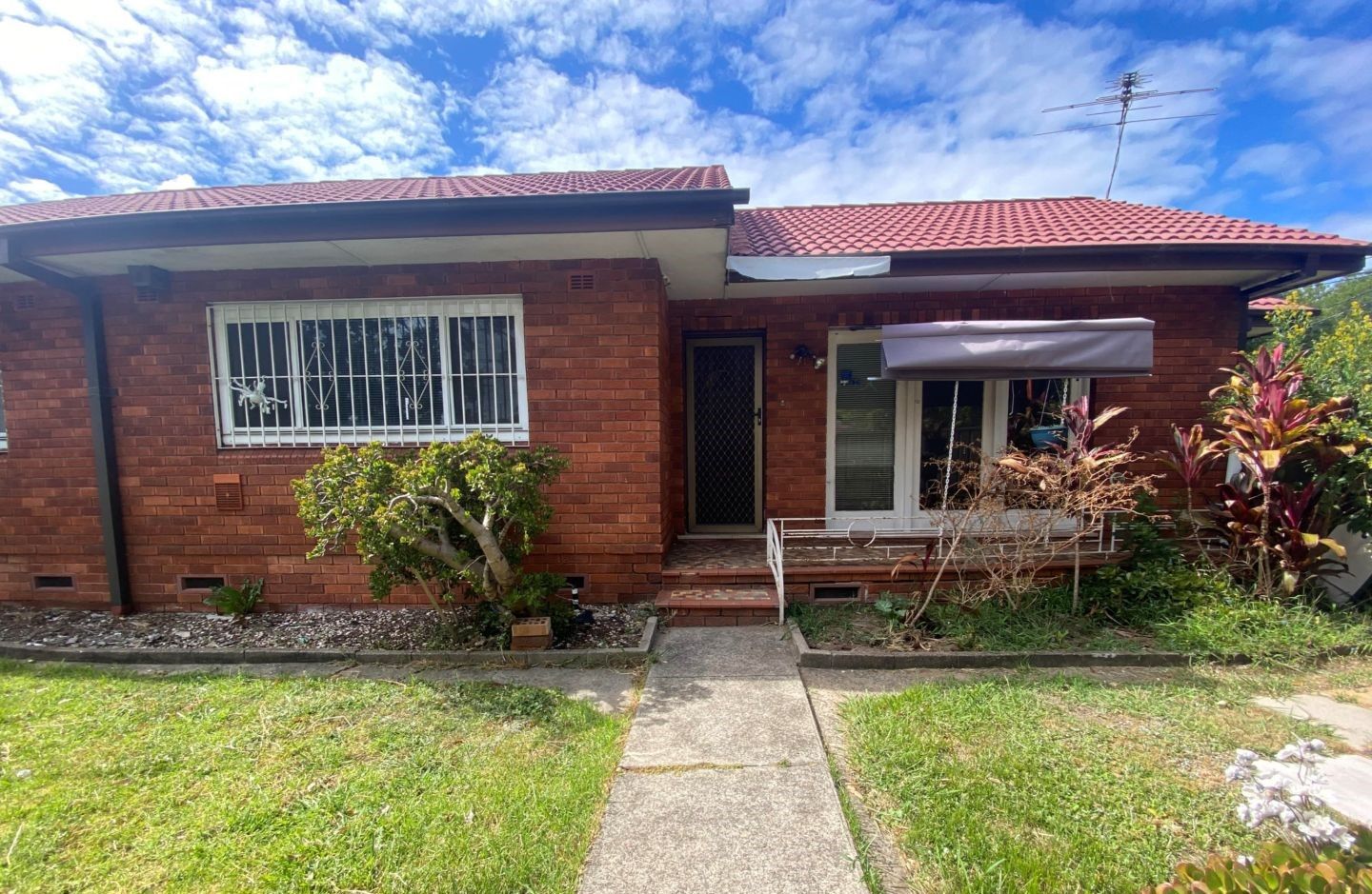 3 bedrooms House in 64 Cahill Street BEVERLY HILLS NSW, 2209