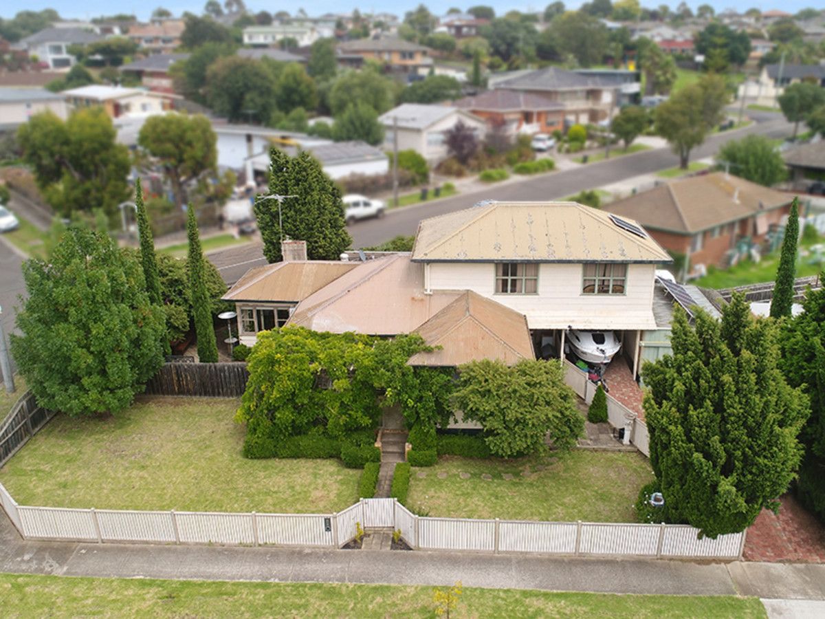 18 Heather Street, Hamlyn Heights VIC 3215, Image 0