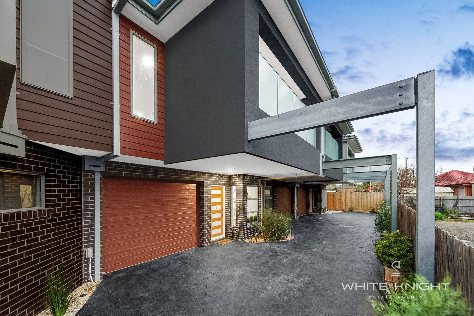 2 bedrooms Townhouse in 2/4 Graceburn Grove ST ALBANS VIC, 3021