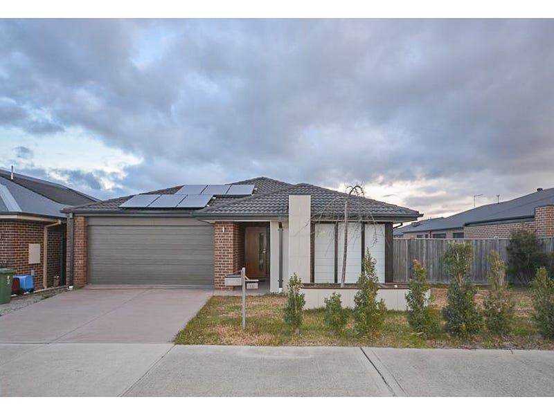 15 Chantenay Parade, Cranbourne North VIC 3977, Image 0