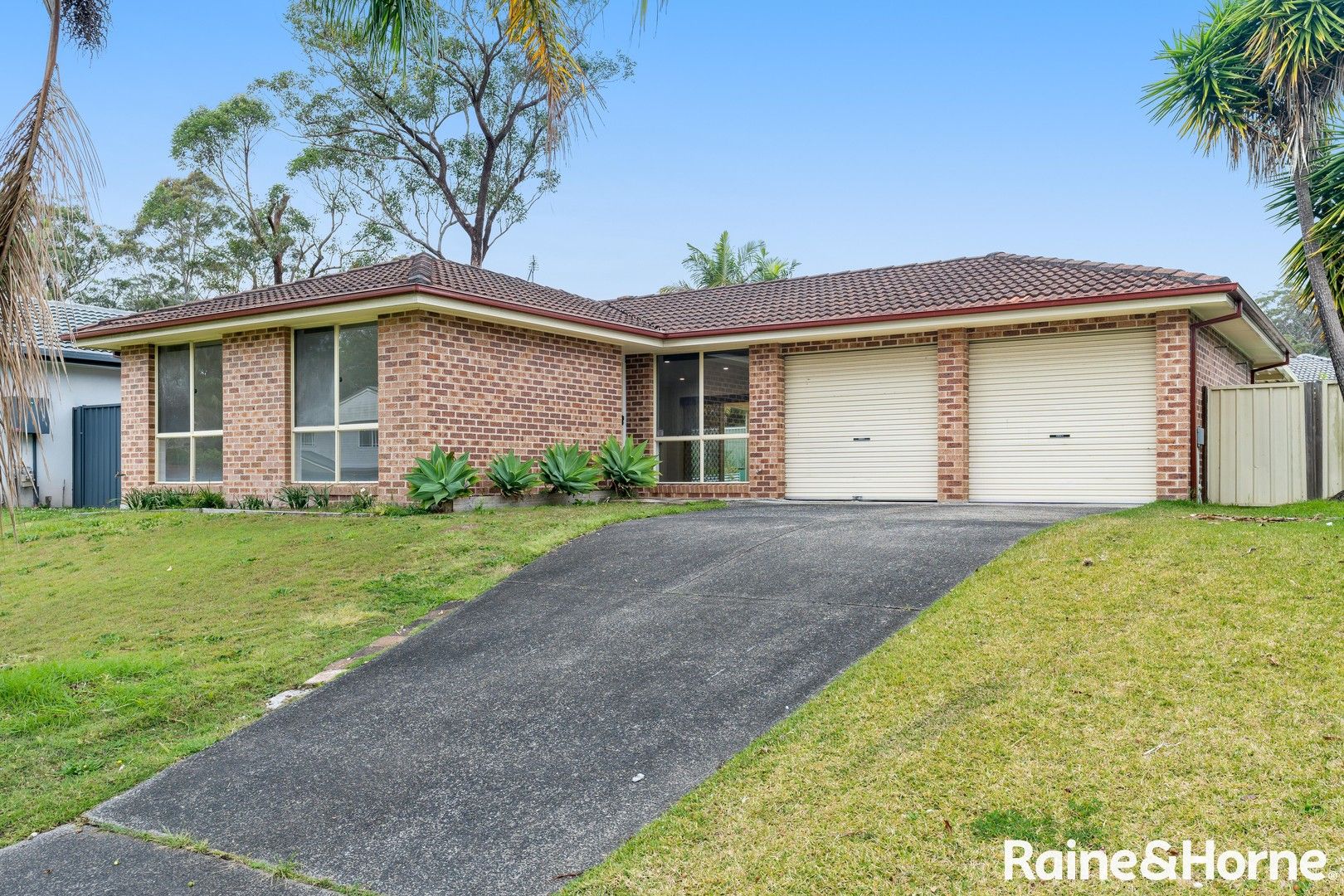 3 bedrooms House in 10 Arrawarra Street NARARA NSW, 2250
