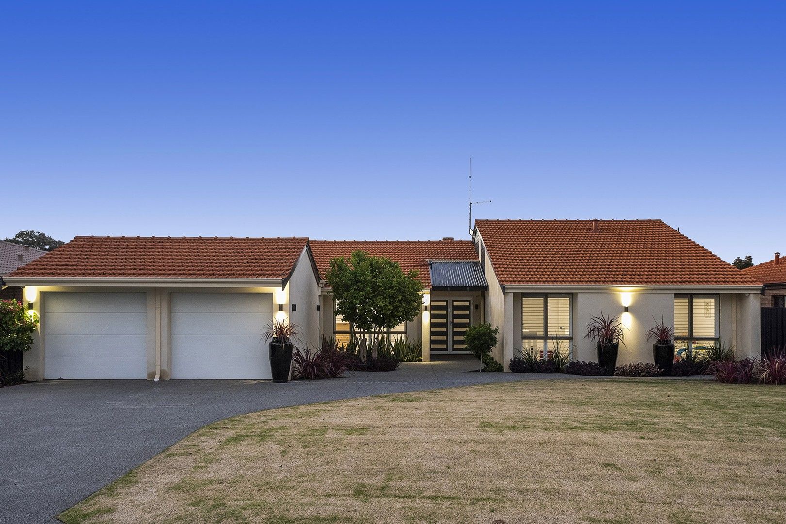4 bedrooms House in 41 Stewart Way NORANDA WA, 6062