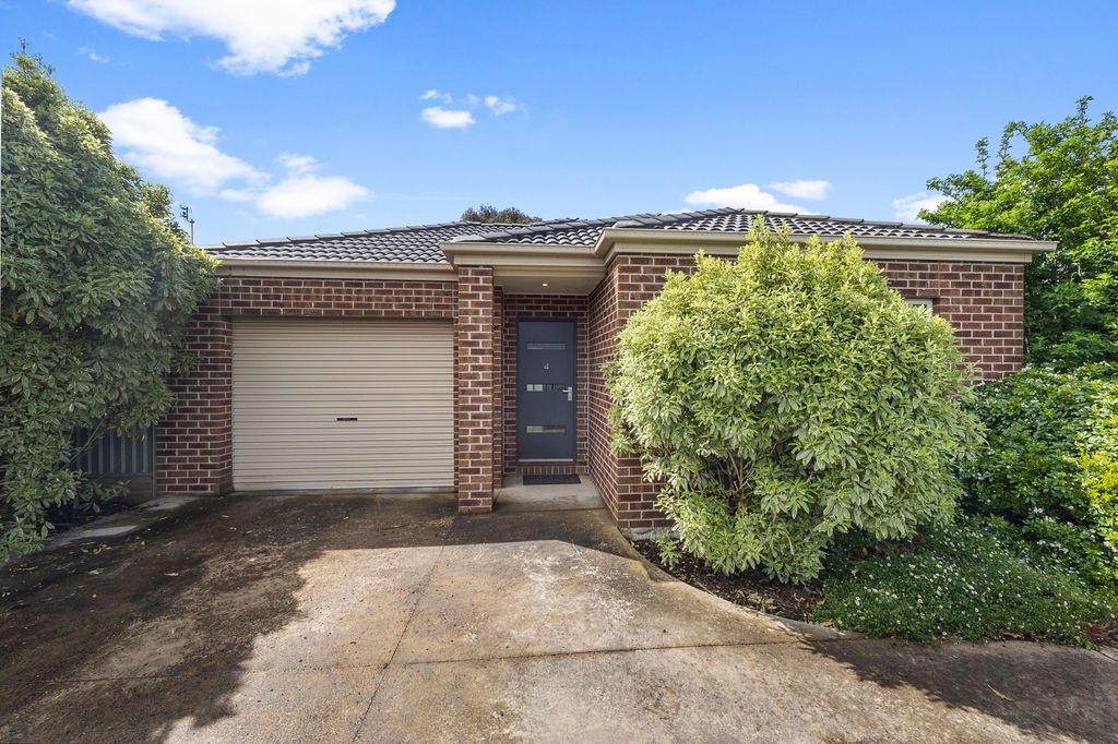 2 bedrooms House in 4/4 Wood Street SOLDIERS HILL VIC, 3350