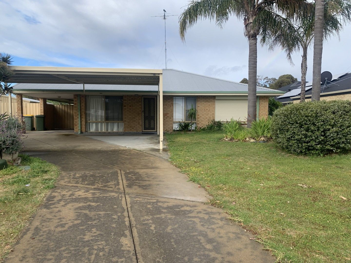 4 bedrooms House in 2 Oberon Place GREENFIELDS WA, 6210