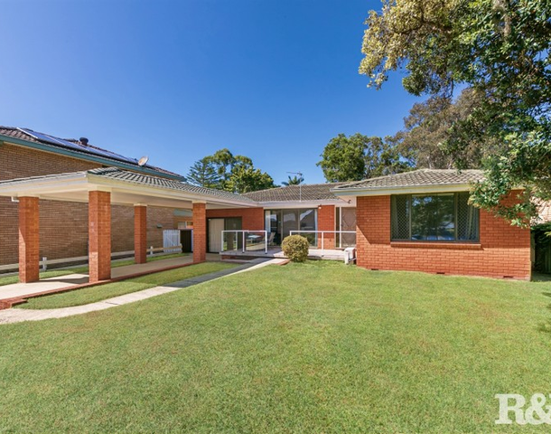 11 Brentwood Avenue, Point Clare NSW 2250