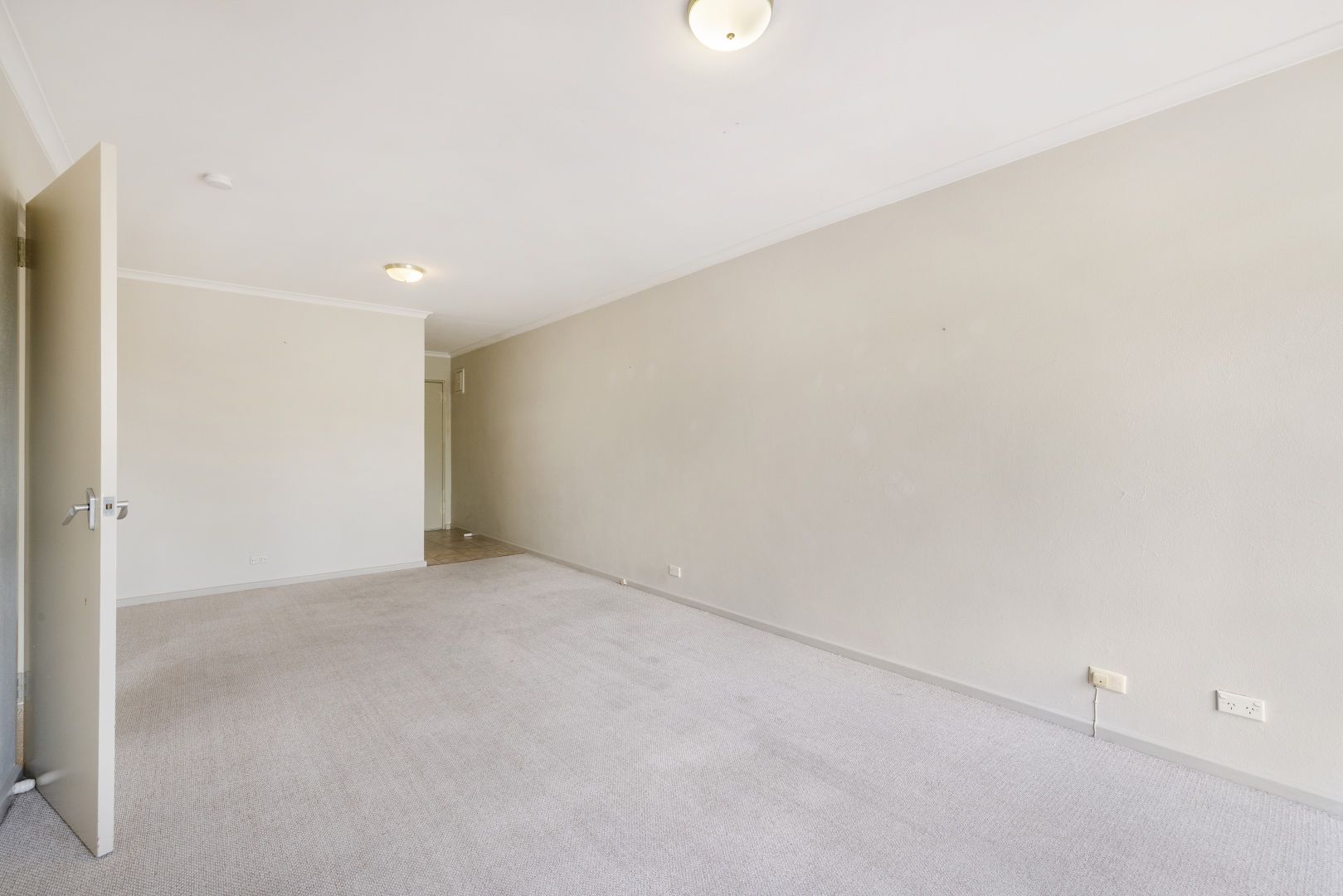 4/7 McGee Place, Pearce ACT 2607, Image 2