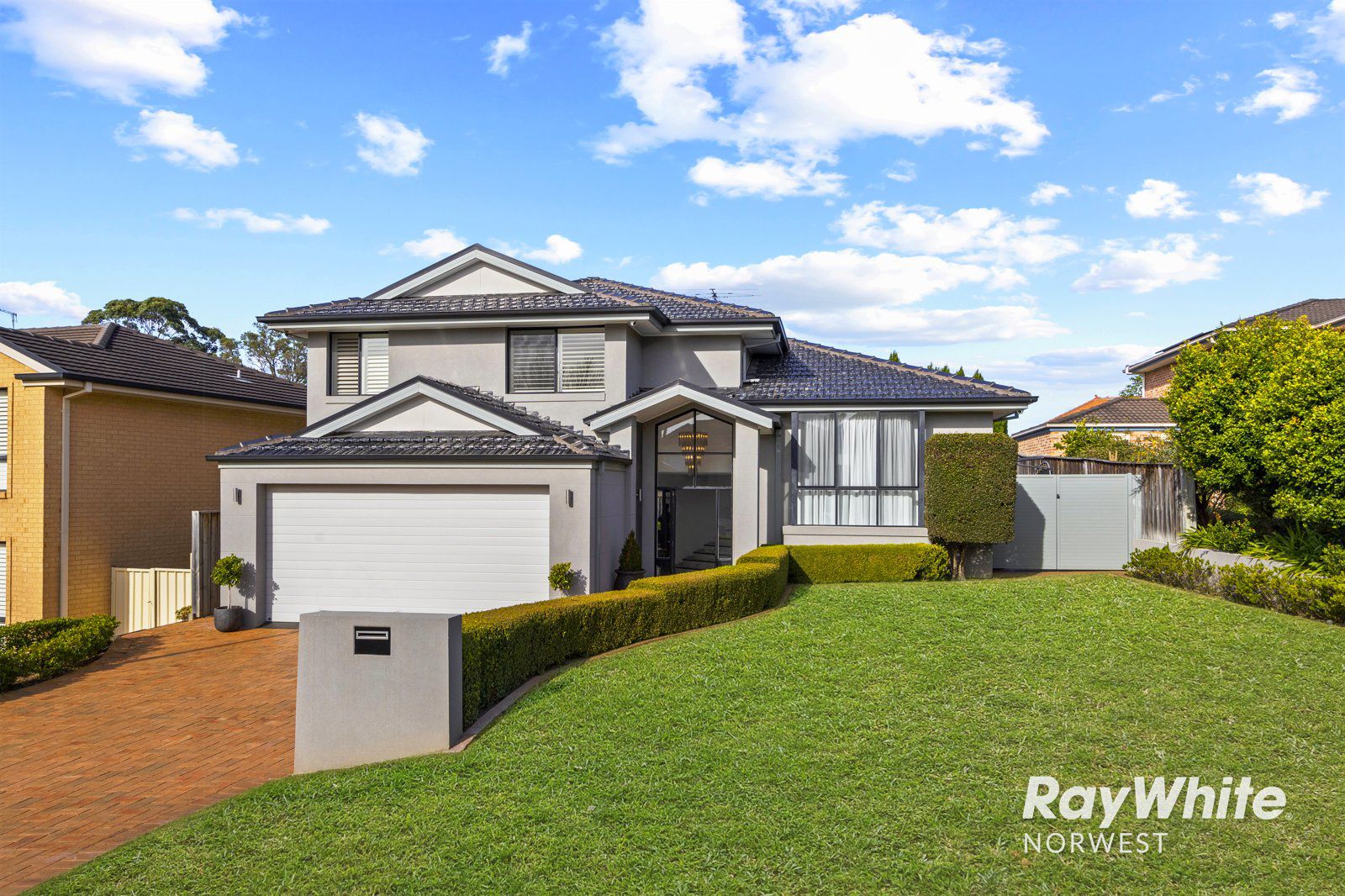 5 bedrooms House in 6 Starlight Place BEAUMONT HILLS NSW, 2155