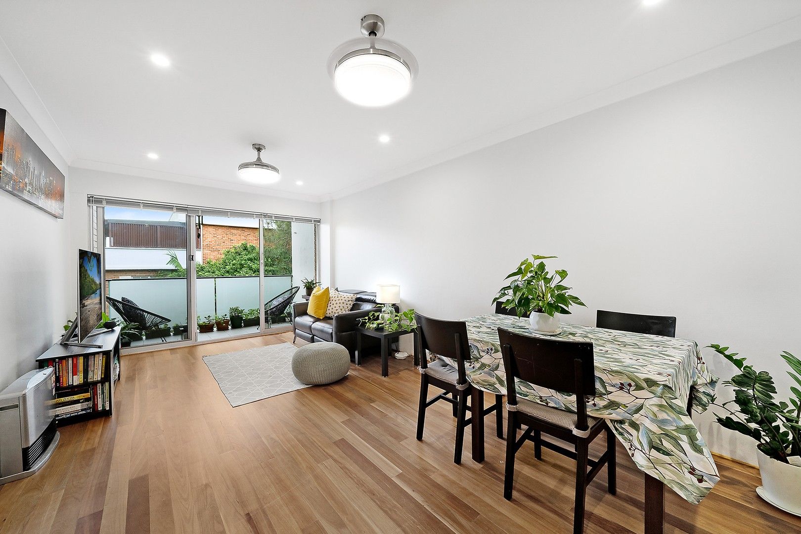 2 bedrooms Apartment / Unit / Flat in 10/4 Gillies Street WOLLSTONECRAFT NSW, 2065