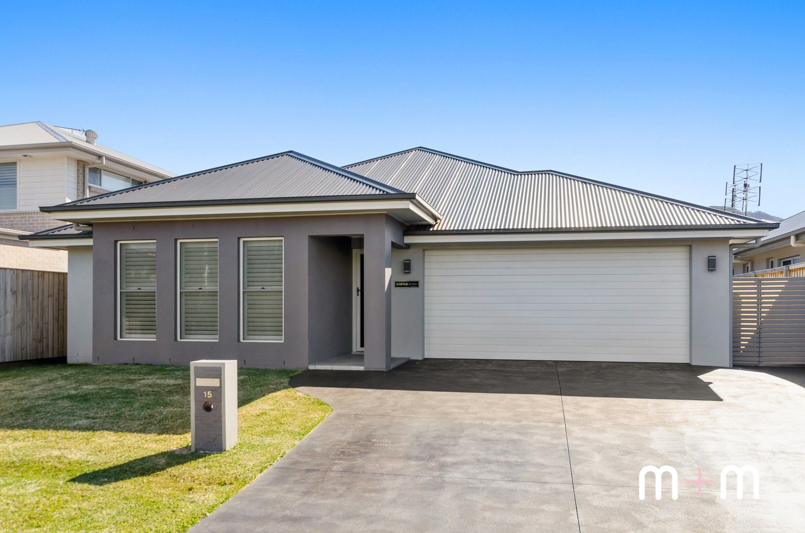 4 bedrooms House in 15 Samuel Close THIRROUL NSW, 2515