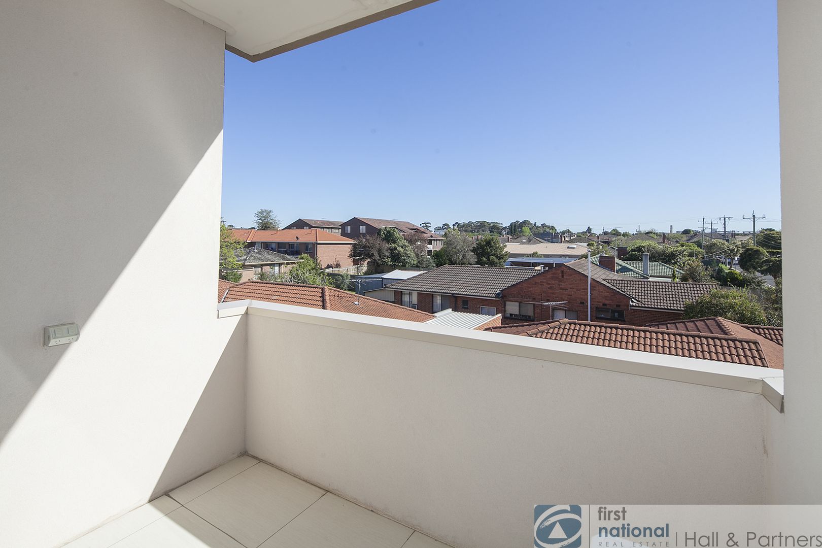 9/3 Market Street, Dandenong VIC 3175, Image 2