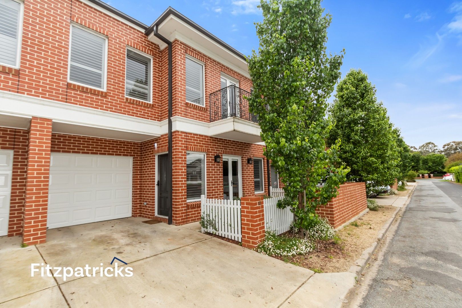 3 bedrooms Townhouse in 10 Eurdein Lane WAGGA WAGGA NSW, 2650