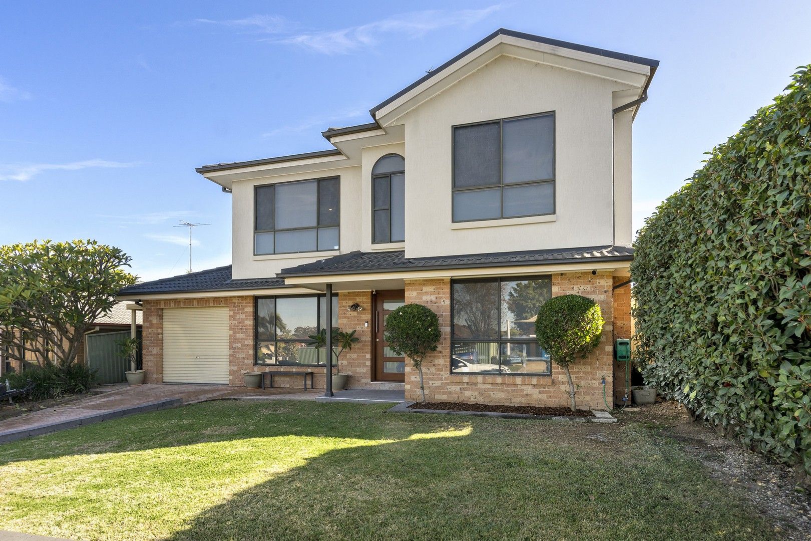 5 bedrooms House in 47 Waringa Crescent GLENMORE PARK NSW, 2745