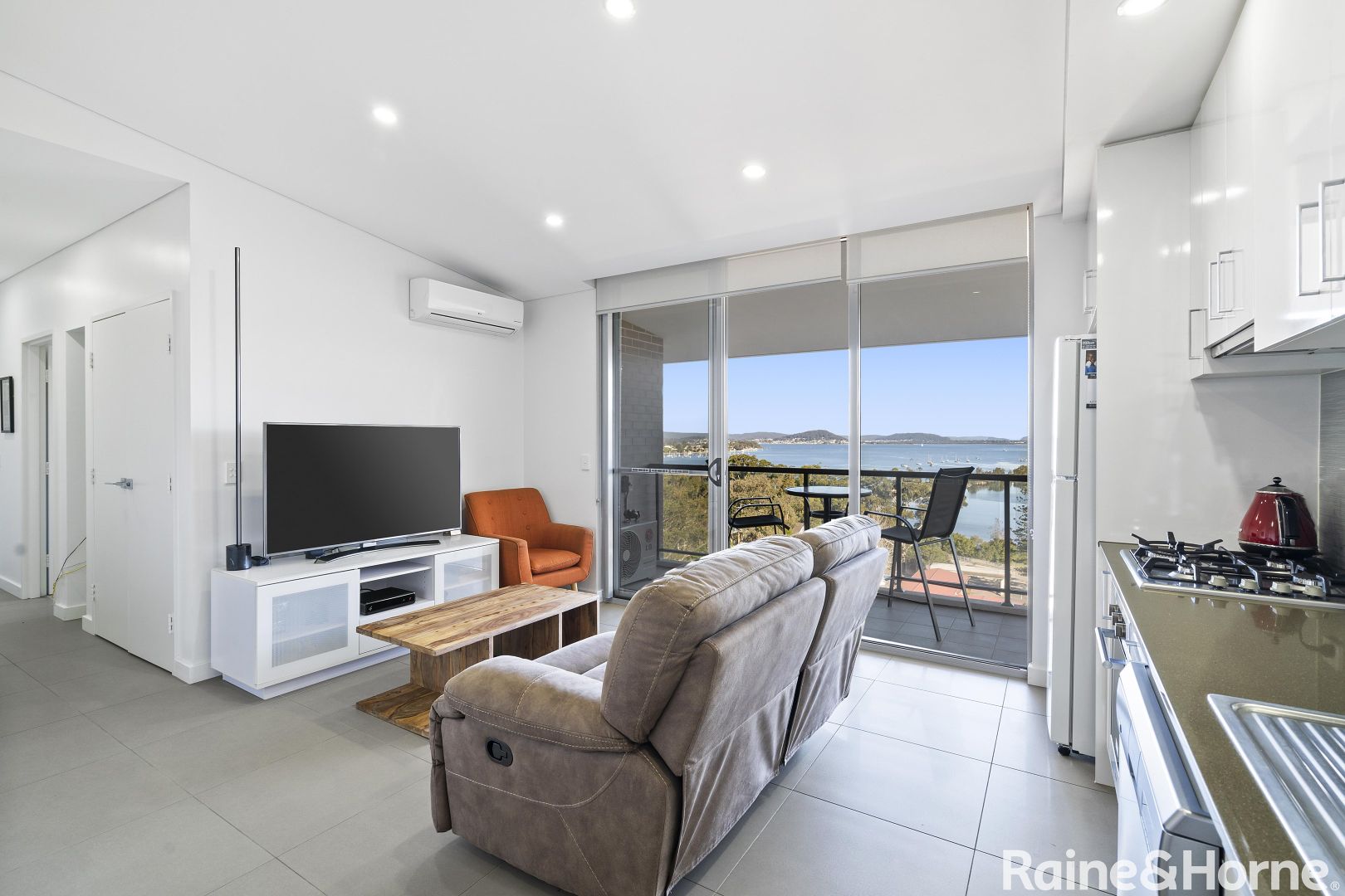 27/10-12 Batley Street, Gosford NSW 2250, Image 1