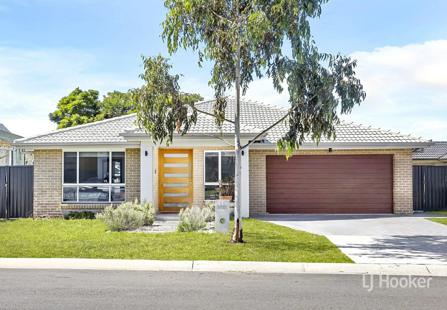 Primary image of 11 Dulcimere Street, Tahmoor NSW 2573