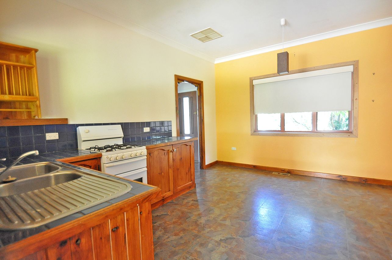 1 Pretoria Ave, JUNEE NSW 2663, Image 2