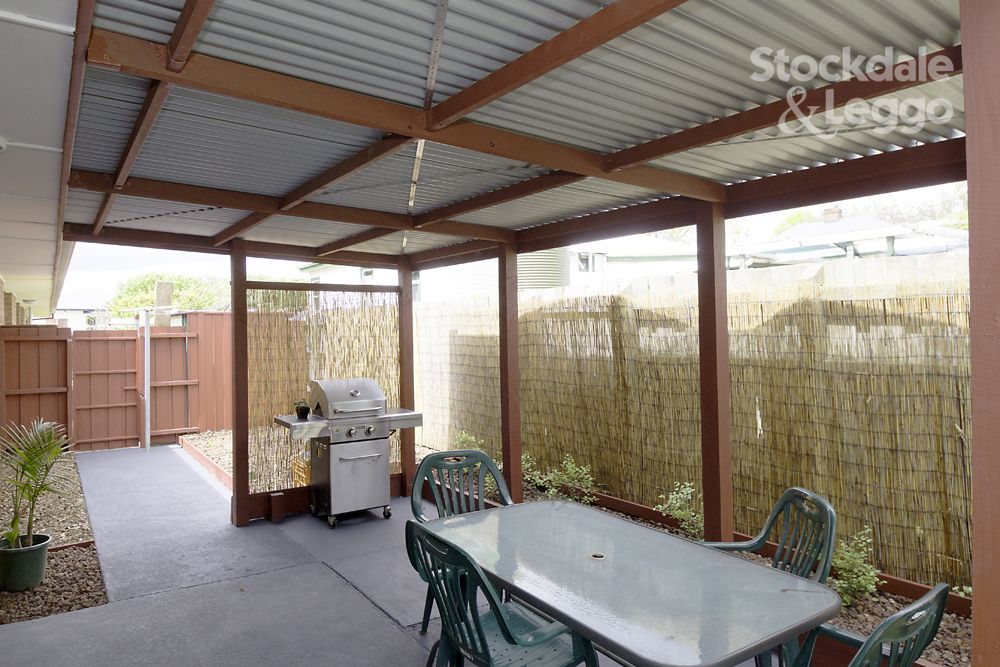 2 / 4 Clarence Street, Loch VIC 3945, Image 2
