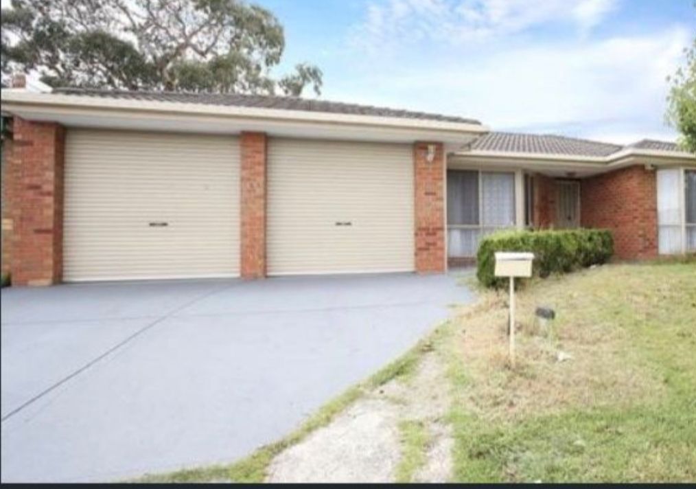 3 bedrooms House in 70 Botanical Grove DOVETON VIC, 3177