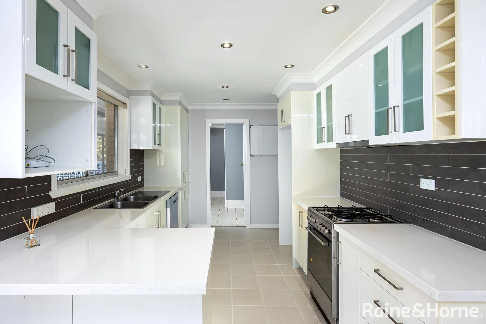 Additional image 3 of 28 Geneva Crescent, Lake Albert NSW 2650